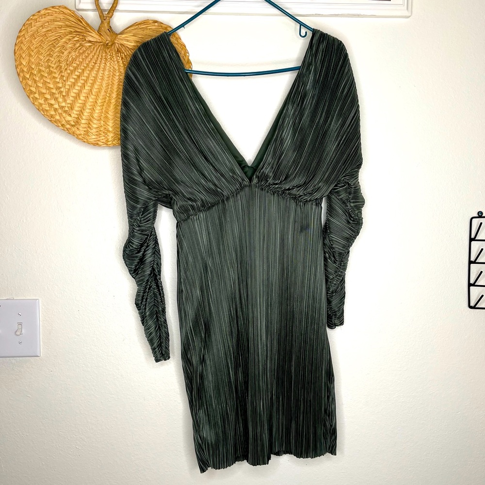 Women’s Olive Green Long Sleeve Pleated V-Neck Dress